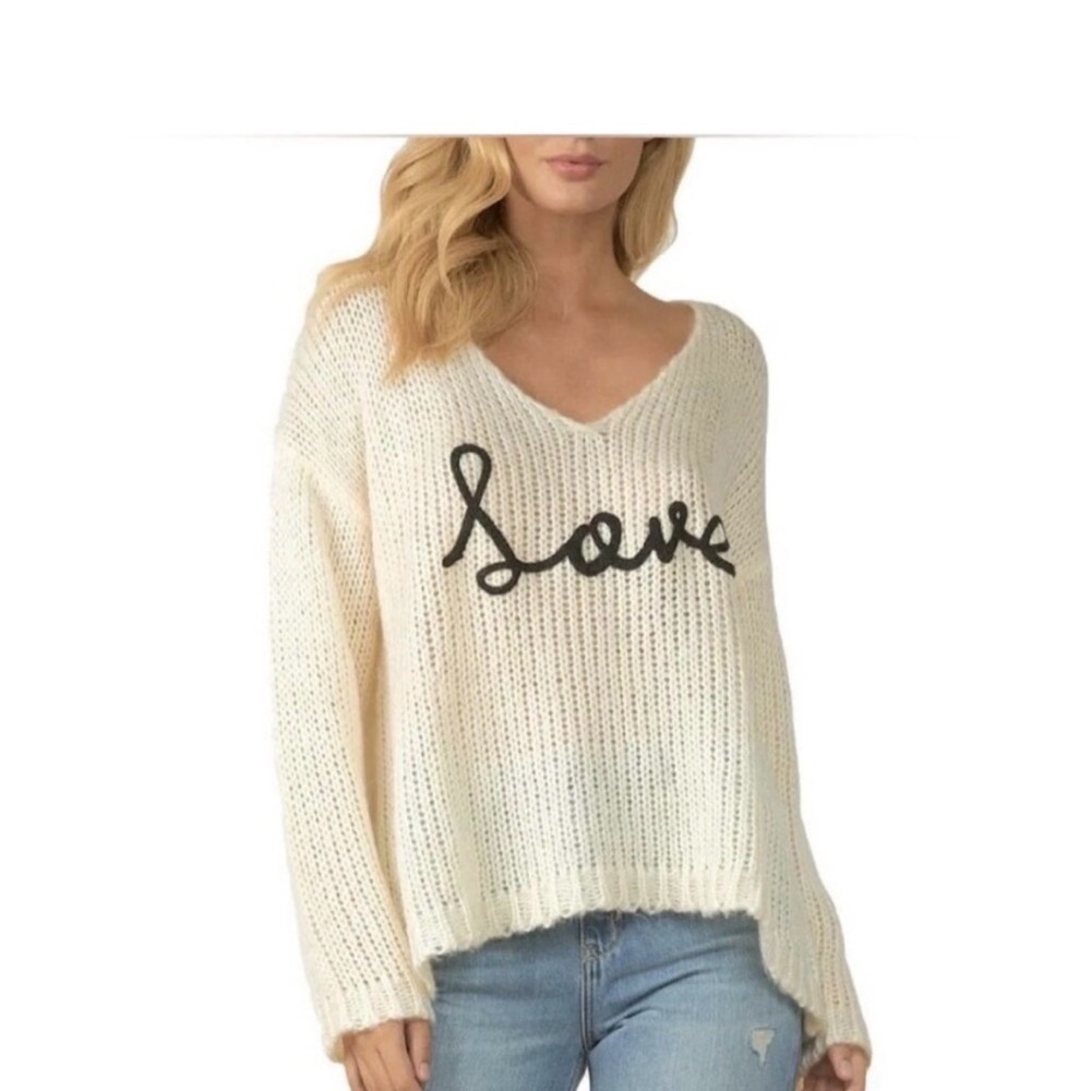 ELAN Cream V-Neck 'Love' Knit Sweater. Medium. $30